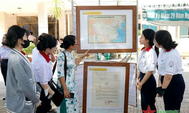 Digital exhibition on Hoang Sa, Truong Sa held at Binh Thuan schools