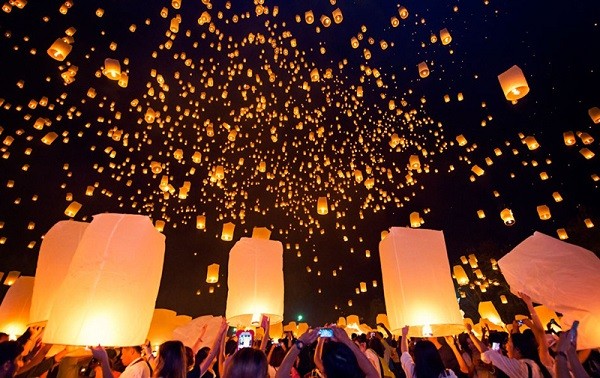  Loy Krathong: A Festival of Gratitude and Environmental Awareness