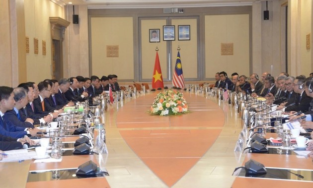 Vietnamese Party leader holds talks with Malaysian PM