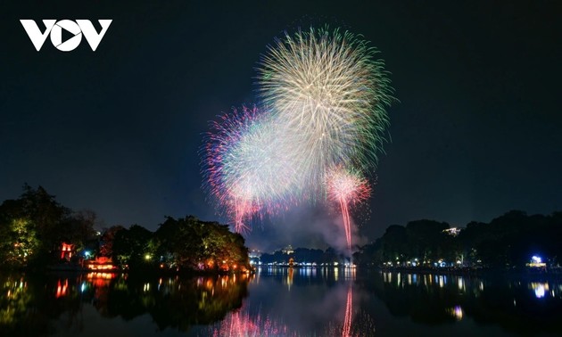 Bustling celebrations held across Vietnam to welcome New Year 2025