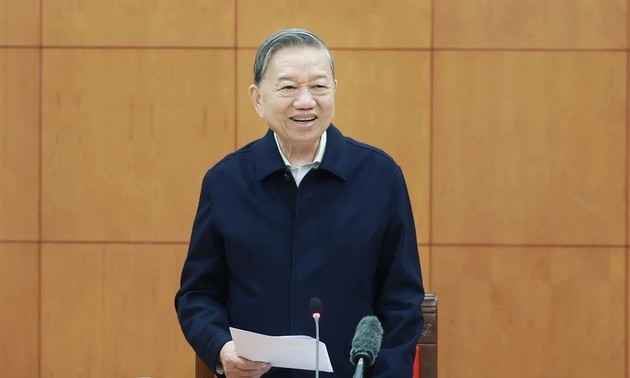 Party chief asks to add major policies in draft documents of 14th National Party Congress