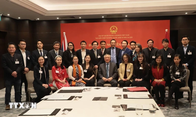 Vietnamese intellectuals in UK ready to contribute to financial center development in Vietnam
