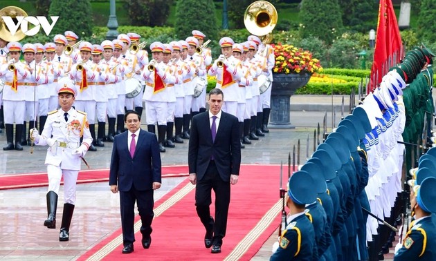 PM hosts red-carpet welcome ceremony for Spanish counterpart