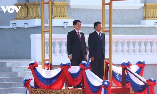 Top Lao leader hosts welcome ceremony for Vietnamese State President
