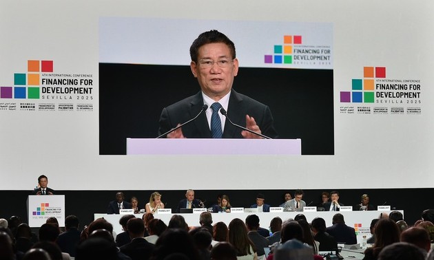 Vietnam calls for renewing international cooperation to achieve development goals