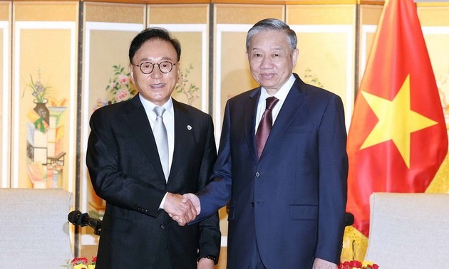 Party General Secretary arrives in Busan as part of State visit to RoK