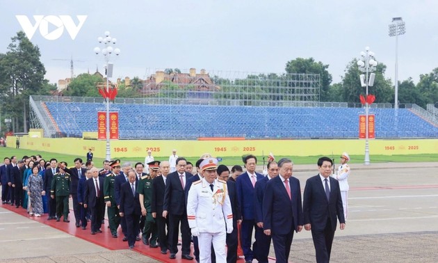 Party, State leaders pay tribute to President Ho Chi Minh