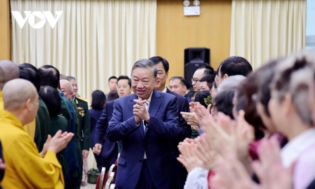Party leader outlines strategic directions in meeting with Hanoi voters