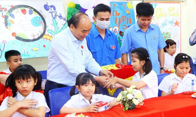 阮春福向全国少年儿童致信   祝贺中秋节