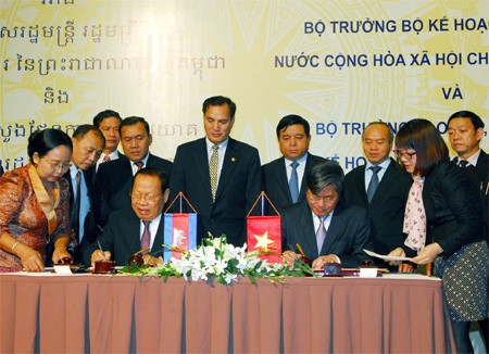 Vietnam, Cambodia boost ties in planning, statistics