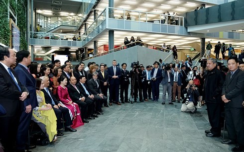 PM meets Vietnamese expats in NZ