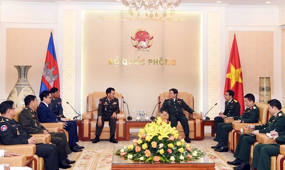 Vietnam, Cambodia seek to strengthen defense ties