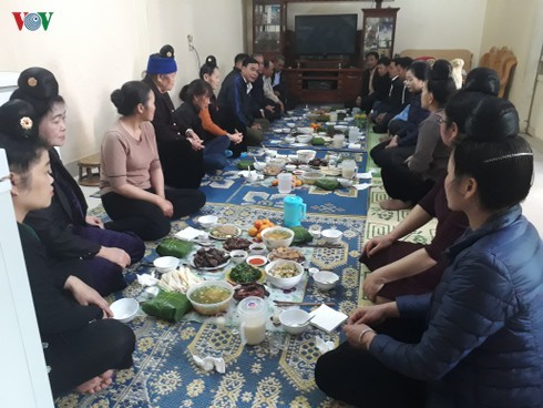 Thai singing to bid farewell to son, welcome daughter in-law