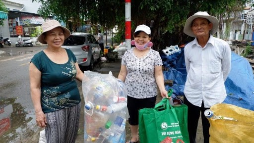 Da Nang women promote environmental protection models