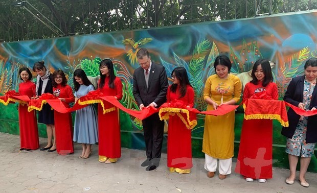 Mural painting to raise awareness of environment inaugurated in Hanoi