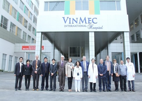 La delegación de Bélgica visita Hospital internacional de Vinmec