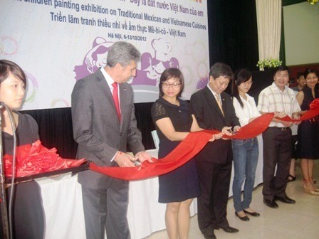 Exposición de pintura infantil sobre cocina mexicana y vietnamita 