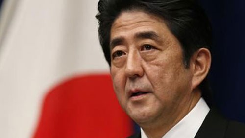 Primer ministro japonés inicia en Vietnam su primera visita al exterior