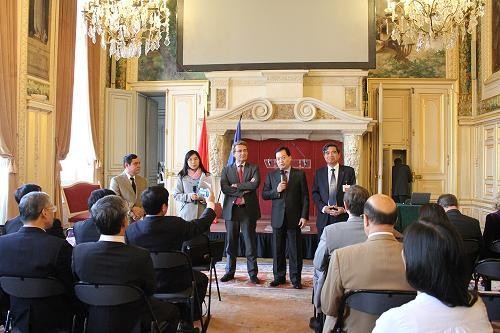 Vietnam y Francia plantean promover la cooperación económica militar 