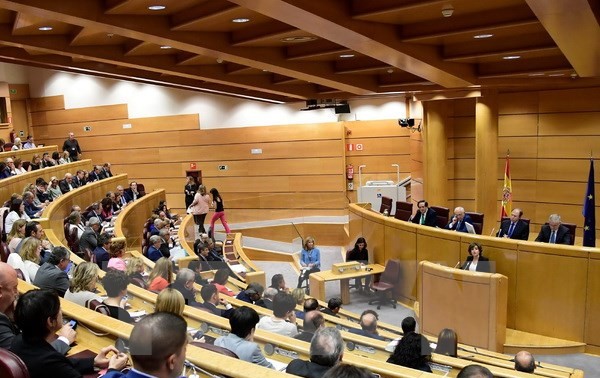 España promete aplicar con firmeza las leyes para resolver el problema de  Cataluña