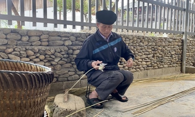 La tejeduría de bambú y ratán en Ngoc Chien