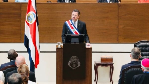 Rodrigo Chaves jura como presidente de Costa Rica 