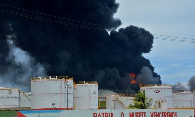 Cuba sigue batallando contra gigantesco incendio