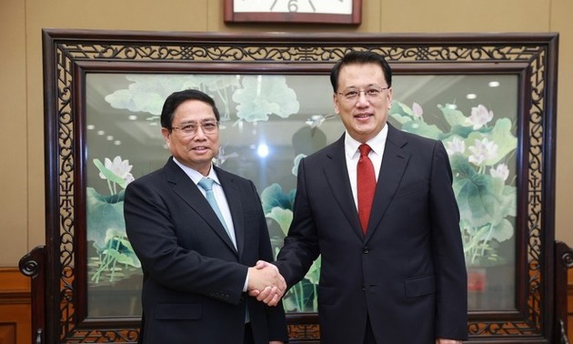 Premier vietnamita se reúne con alto dirigente de Chongqing (China)