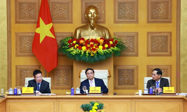 Primer Ministro de Vietnam preside un foro con las empresas de la ASEAN
