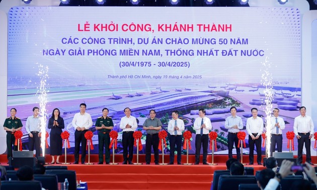 Vietnam inaugura proyectos clave con motivo del 50.º aniversario de la reunificación nacional
