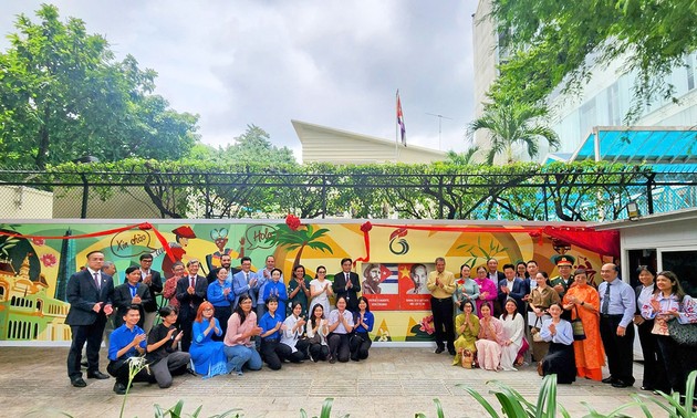 Inauguran mural sobre la amistad Vietnam-Cuba