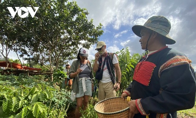 El turismo en las aldeas Ede avanza como un camino hacia la integración internacional