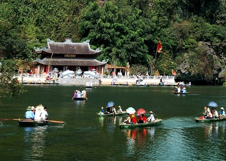 จ่างอาน เป็นแหล่งท่องเที่ยว ที่ตั้งอยู่ทางตอนใต้ของสามเหลี่ยมปากแม่น้ำแดง ในจังหวัดนิงบิ่งห์ 