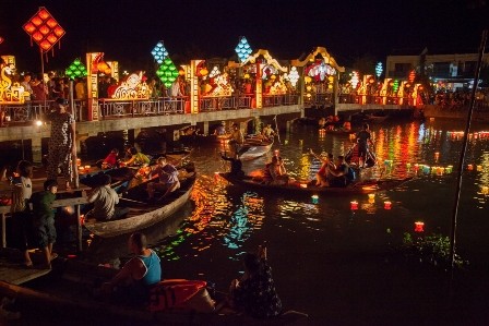 นครโห่ยอาน (Hoi An) อยู่ในจังหวัดกว๋างนาม ภาคกลางเวียตนาม ด้วยทำเลที่ตั้งอยู่ติดทะเล 