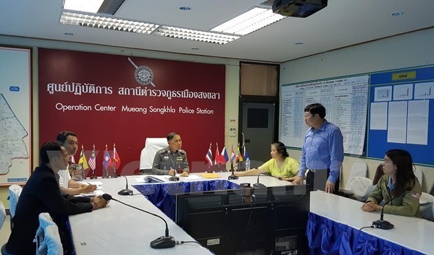 กองทัพเรือไทยแถลงข่าวต่อสื่อมวลชนเกี่ยวกับการจับกุมชาวประมงเวียดนาม 47 คน