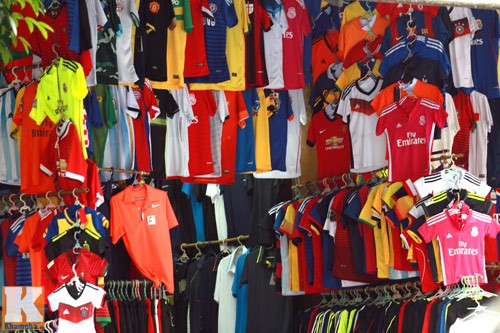 เสื้อผ้าและเครื่องแต่งกายสำหรับการออกกำลังกาย 