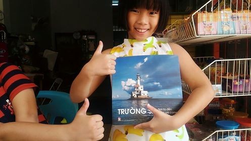 คุณผู้ฟังหลายคนสนใจถึงหนังสือภาพ “เจื่องซา-จุดหมายที่เรามุ่งถึง” หนังสือและซีดีสอนภาษาเวียดนาม