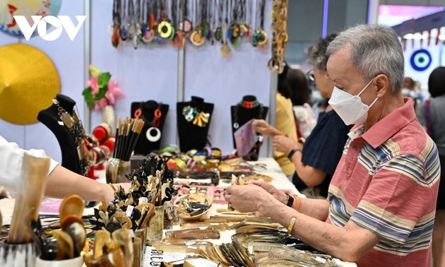 เวียดนามเข้าร่วมงานออกร้านคณะภริยาทูต ณ ประเทศไทย