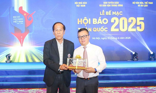 ท่านนคร วีระประวัติ ประธานสมาพันธ์สื่อมวลชนแห่งประเทศไทย (CTJ): กระชับความสัมพันธ์มิตรภาพผ่านสื่อมวลชนไทย-เวียดนาม 