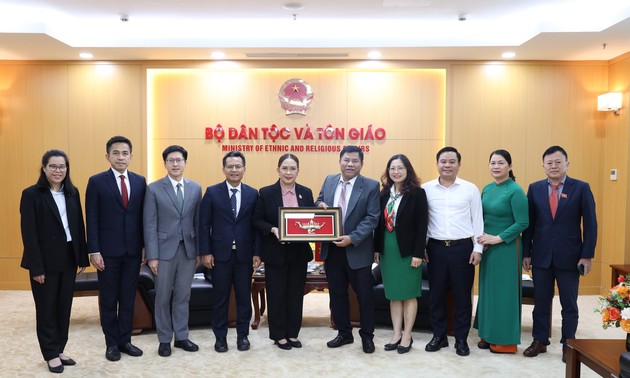 คณะผู้แทนของกรมพัฒนาสังคมและสวัสดิการไทยศึกษานโยบายชาติพันธุ์และการพัฒนาเศรษฐกิจและสังคมในเวียดนาม