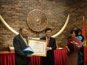 French professor honored with friendship insignia 