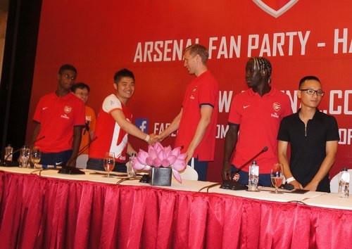 Vietnam-Arsenal friendly match kicks off