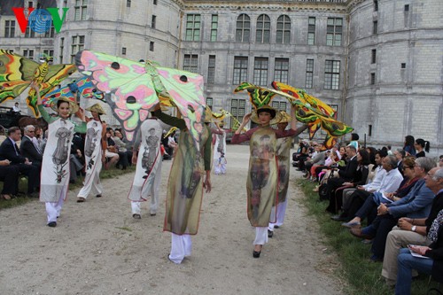 Ao dai showcase in France