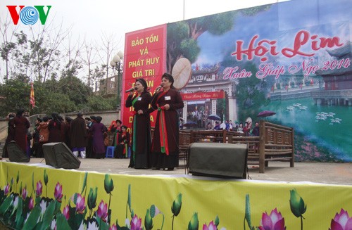 Pilgrims flock to Lim festival in Bac Ninh province