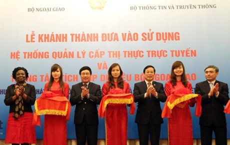 Vietnam launches first online visa application service