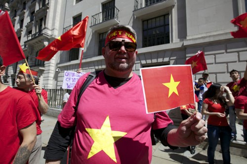 Friendship Associations with Vietnam in Europe protest against China’s provocation in the East Sea