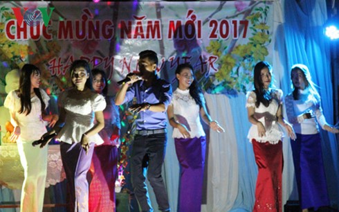 Vietnamese students in Cambodia welcome Lunar New Year