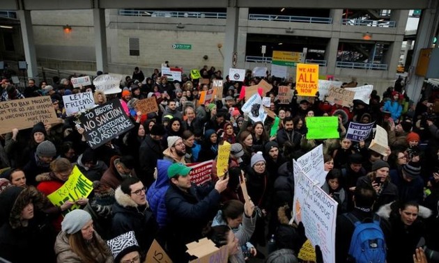 Donald Trump's anti-refugee order draws mixed reactions