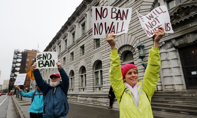 US administration to sue federal court over travel ban