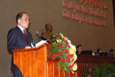 Parlamentspräsident Nguyen Sinh Hung hält Rede vor dem laotischen Parlament